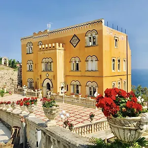 villa-riis.taorminaitalyhotels.com/